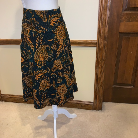 🍎Lularoe Large Black, Green, Gold Mid-Calf Skirt - Picture 1 of 7